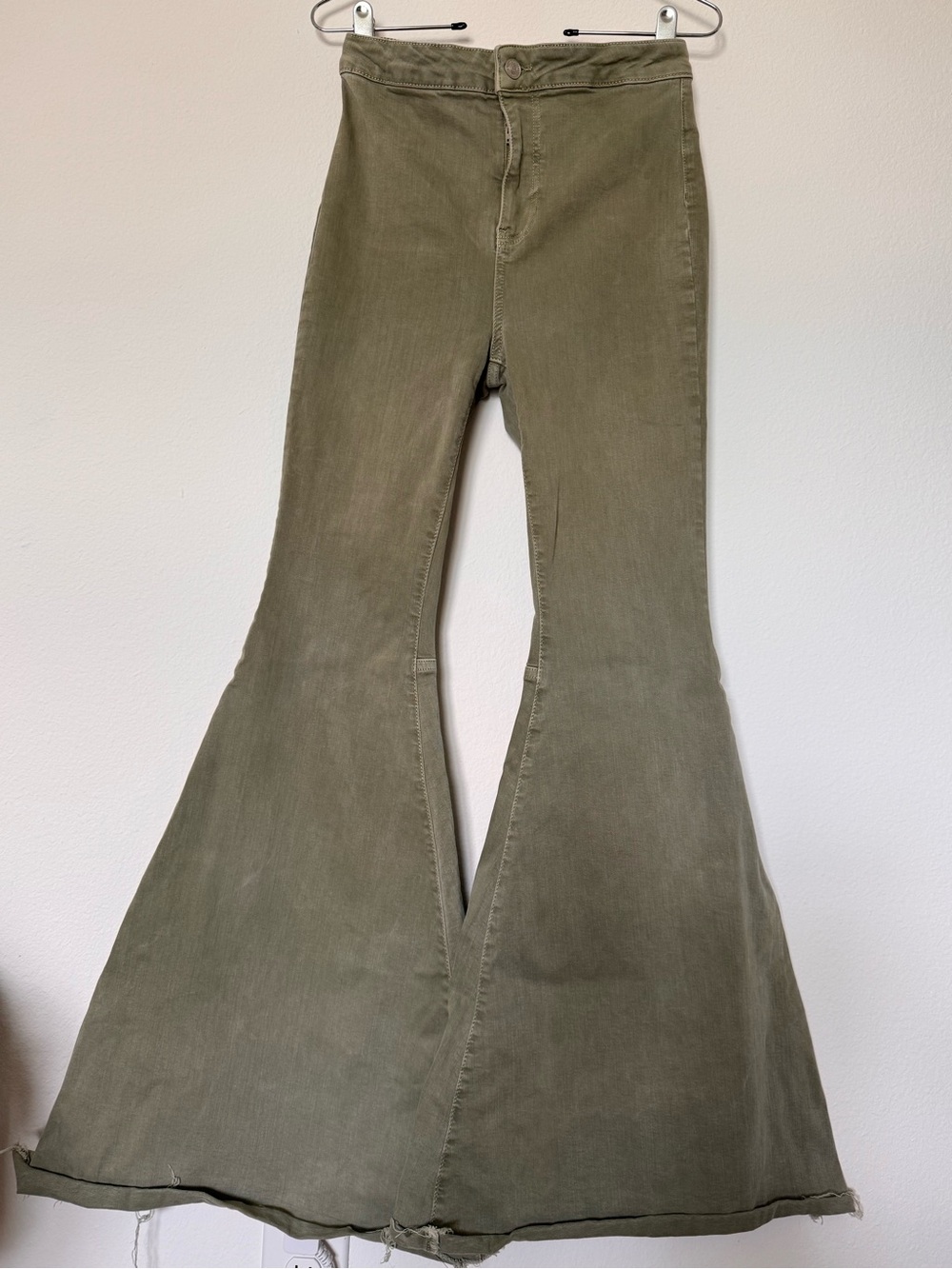 We The Free “Just Float On” High Rise Ultra Flare Olive Green Jeans Size 28 - Picture 2 of 12